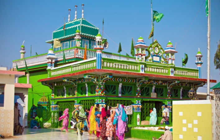 Abdullah Shah Ghazi Shrine 1