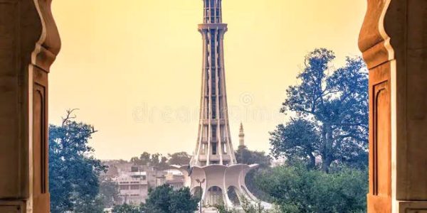 Minar E Pakistan From Badshahi Mosque