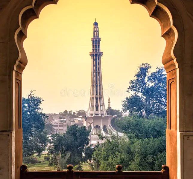 Minar E Pakistan From Badshahi Mosque